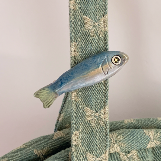 Anxious Fish Hairpin - Sardine Indigopearl
