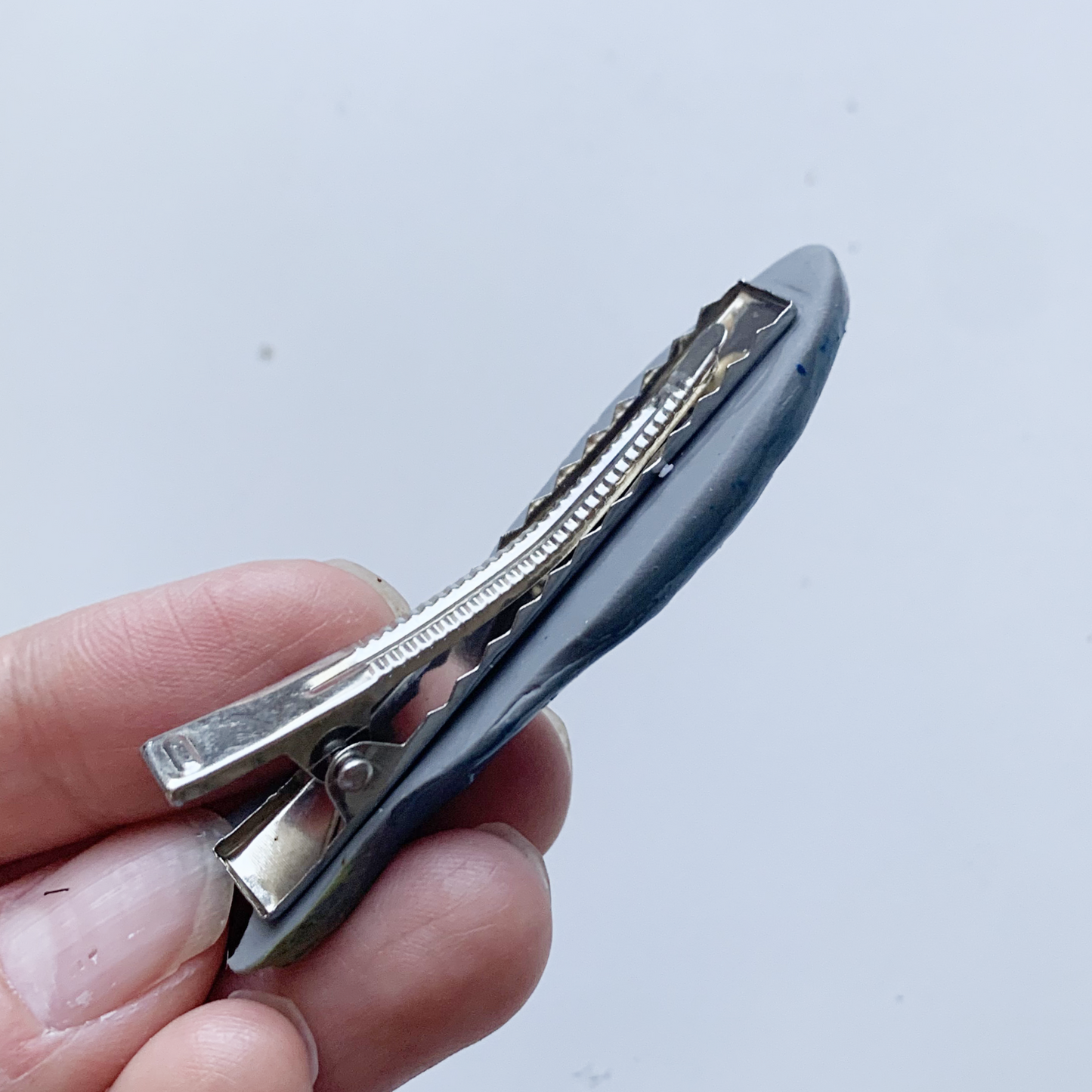 Anxious Fish Hairpin - Sardine Indigopearl